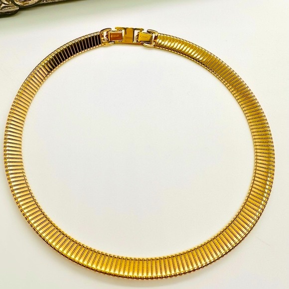 Vintage MONET Omega Snake Chain Gold Necklace - Picture 7 of 14